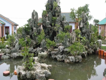 Hòn Non Bộ - Nghệ Thuật Tái Hiện Thiên Nhiên Trong Không Gian Sống